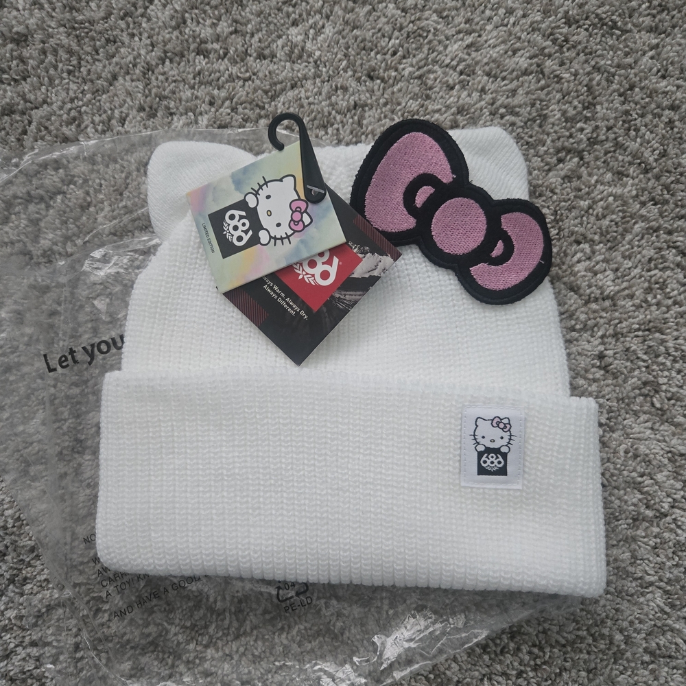 BNWT Hello Kitty White and Pink Kids Beanie by 686